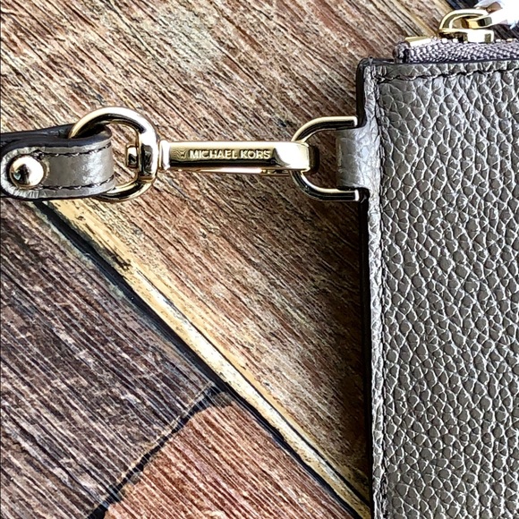 Michael Kors Leather Coinpurse - Picture 3 of 3